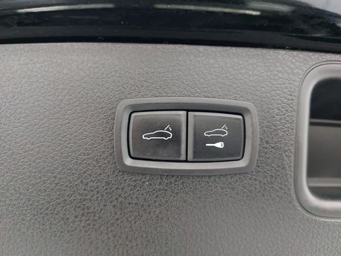 Certified 2023 Porsche Macan AWD/4WD image 15