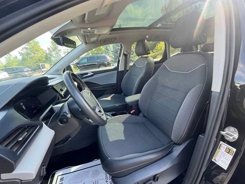 Certified 2023 Volkswagen Taos SE AWD/4WD image 11