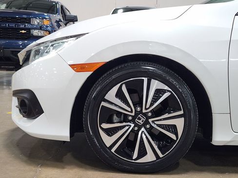 Used 2018 Honda Civic EX-L image 5