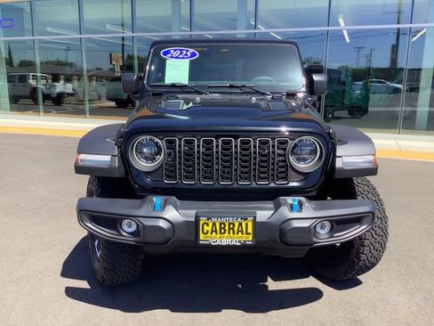 Used 2025 Jeep Wrangler Unlimited Rubicon 4xe w/ Convenience Group AWD/4WD image 3