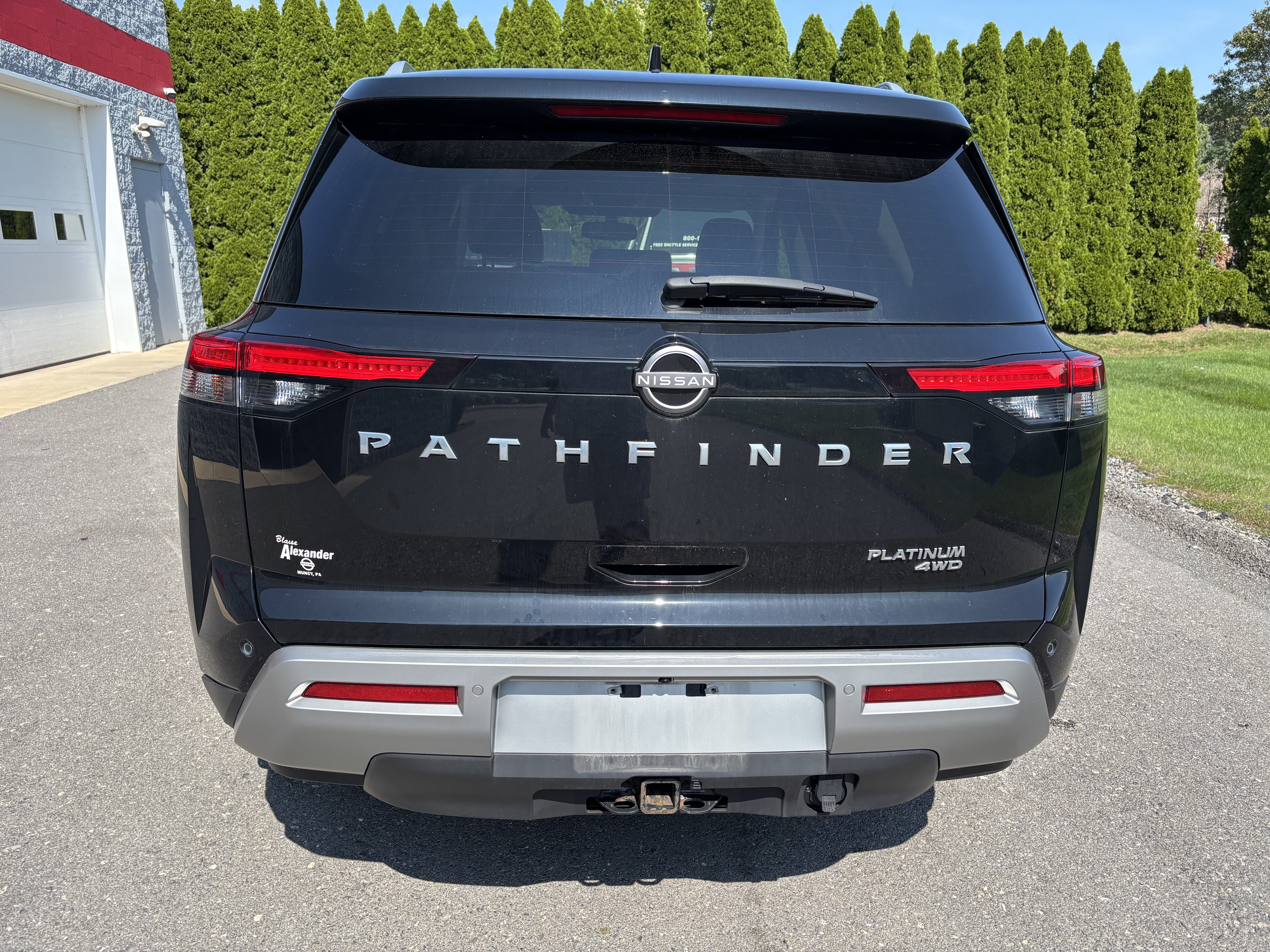 Used 2022 Nissan Pathfinder Platinum AWD/4WD image 4