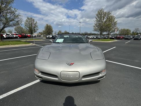 Used 2000 Chevrolet Corvette Convertible w/ Memory Pkg RWD image 3