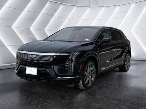 Used 2025 Cadillac Optiq Luxury 2 w/ LPO, Floor Liner Package AWD/4WD image 2