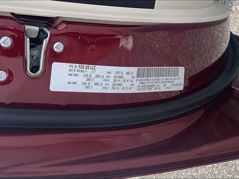 Used 2017 Chrysler Pacifica Limited w/ UConnect Theater Package FWD image 32