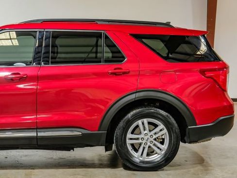Used 2022 Ford Explorer XLT image 19