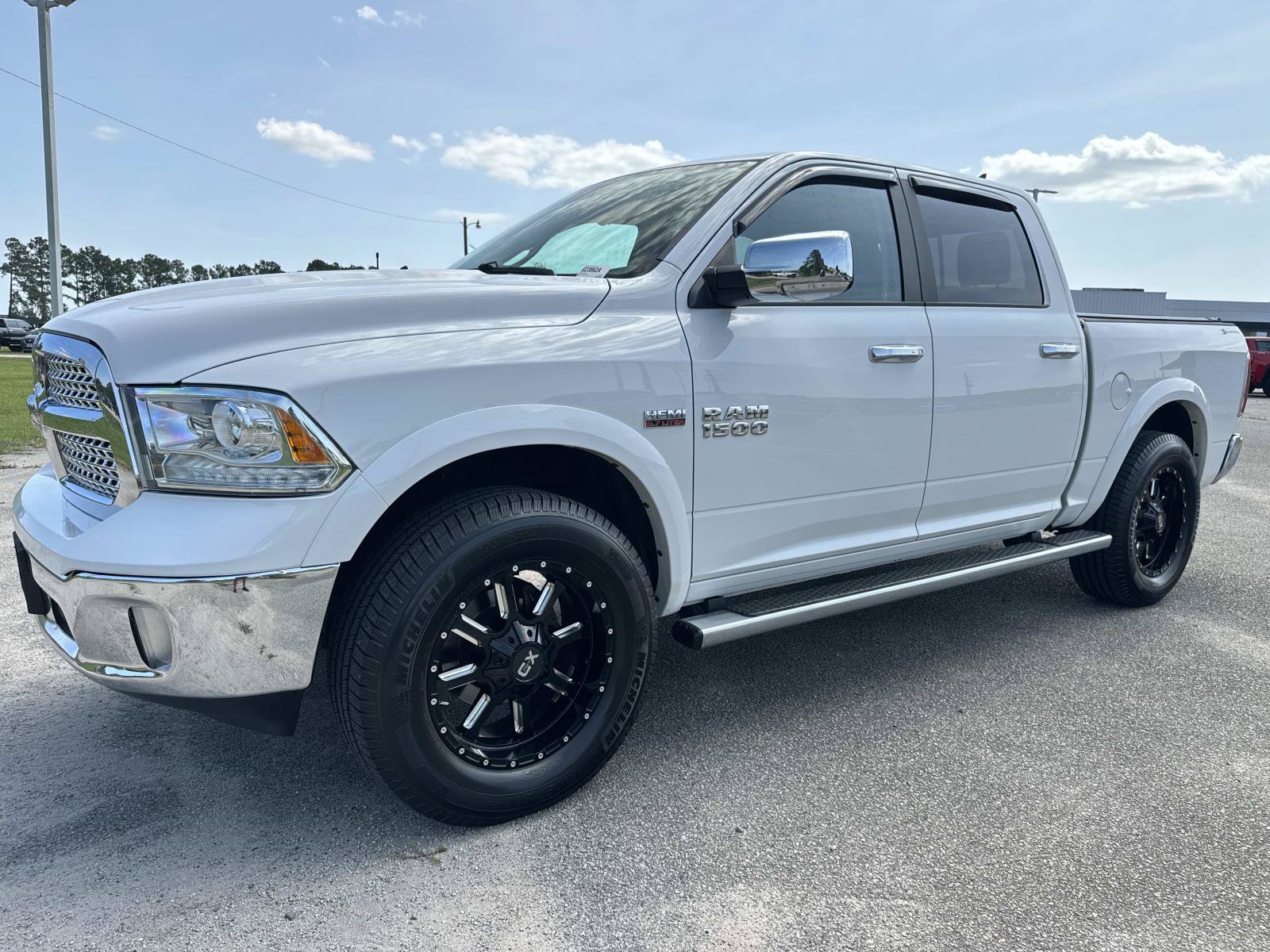 Used 2017 RAM 1500 Laramie w/ Convenience Group AWD/4WD image 8