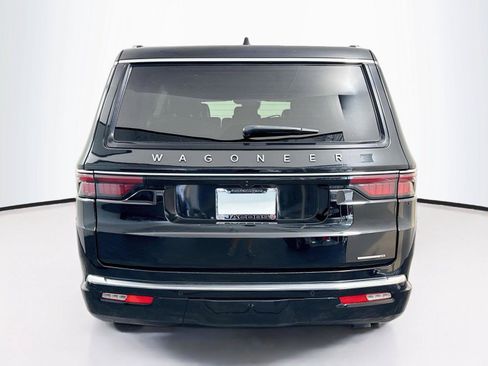 Used 2024 Jeep Wagoneer Series II w/ Flexible Seating Group RWD image 4