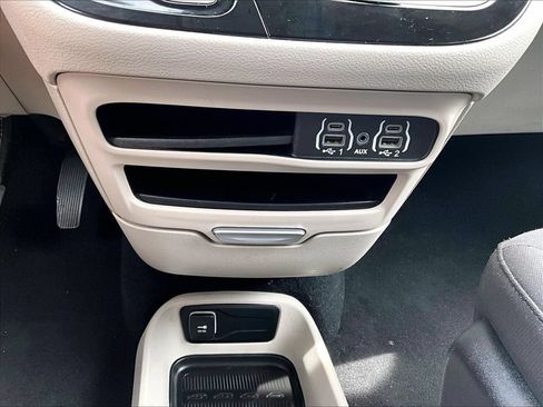 Used 2023 Chrysler Voyager LX FWD image 21