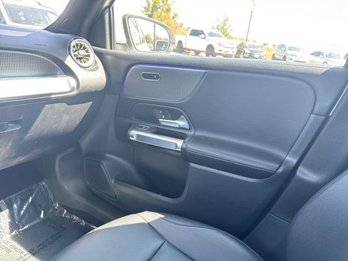 Used 2022 Mercedes-Benz GLB 250 4MATIC image 41