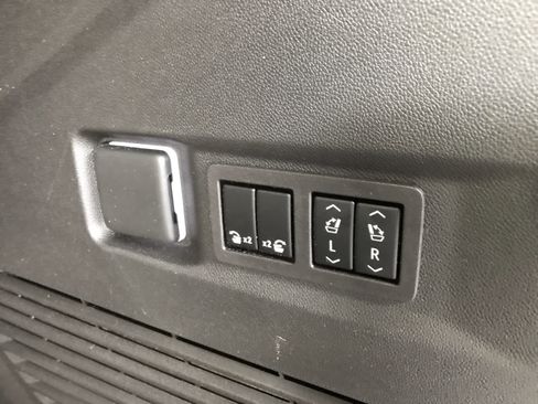 Used 2024 Chevrolet Tahoe High Country image 30