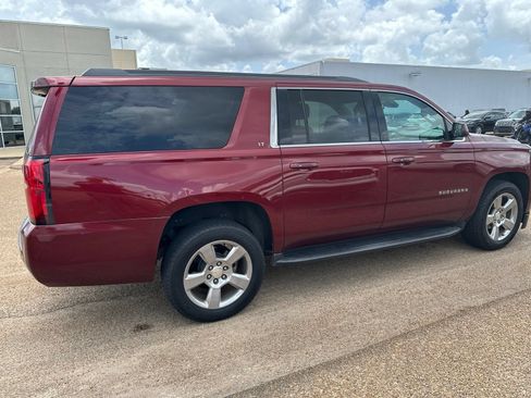 Used 2020 Chevrolet Suburban LT w/ Luxury Package RWD image 8