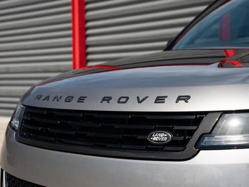 Used 2024 Land Rover Range Rover Sport image 12