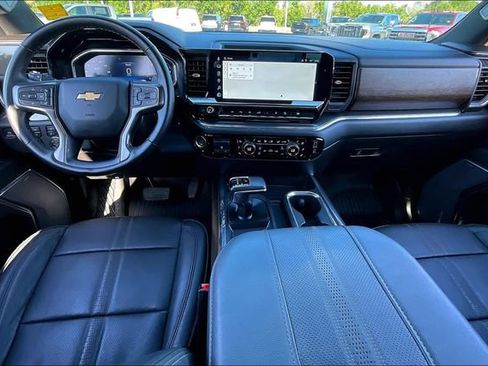 Used 2024 Chevrolet Silverado 1500 High Country w/ Z71 Off-Road Package AWD/4WD image 8