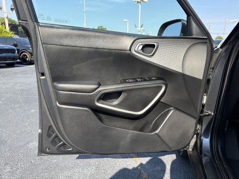 Used 2024 Kia Soul LX w/ Option Group 015 FWD image 10