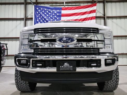 Used 2018 Ford F250 Lariat w/ Lariat Ultimate Package AWD/4WD image 2
