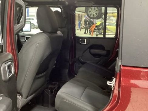 Used 2022 Jeep Gladiator Sport image 13