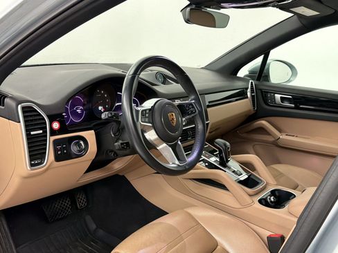 Used 2022 Porsche Cayenne AWD/4WD image 4