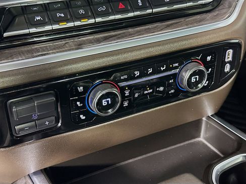 Used 2022 Chevrolet Silverado 1500 LTZ w/ LTZ Convenience Package II image 17