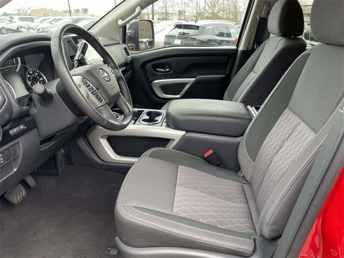 Used 2024 Nissan Titan SV w/ SV Convenience Package image 15