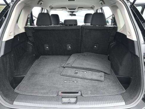 Used 2023 Nissan Rogue SV image 11