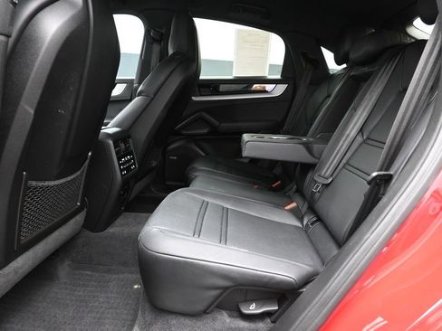 Certified 2024 Porsche Cayenne Coupe image 16