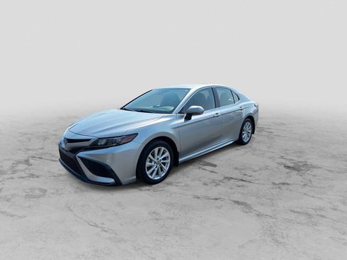 Used 2024 Toyota Camry SE FWD image 4