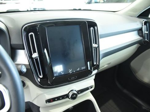 Used 2021 Volvo XC40 T5 Momentum w/ Premium Package AWD/4WD image 20