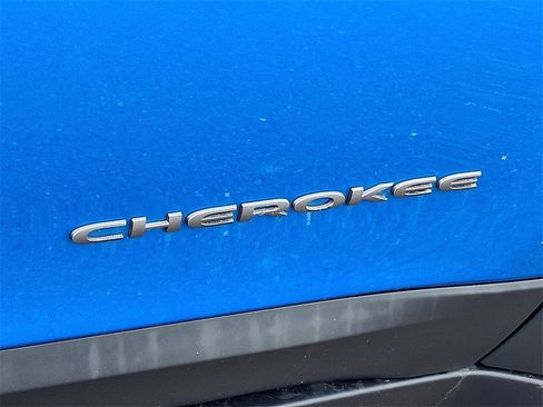 Used 2020 Jeep Cherokee Trailhawk w/ Cold Weather Group image 33