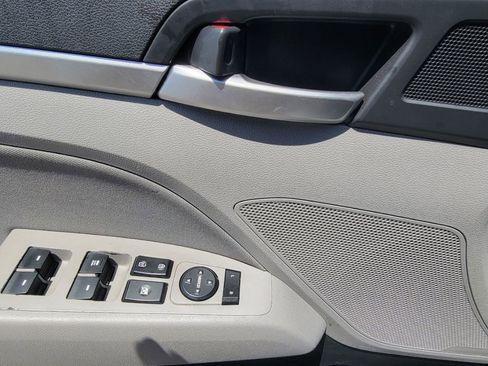 Used 2019 Hyundai Elantra SEL image 10