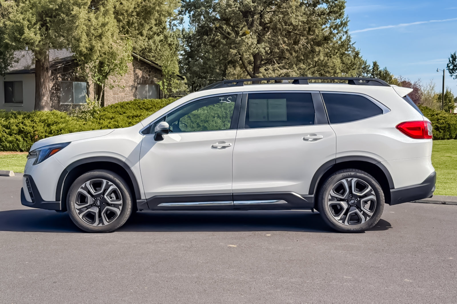 Used 2023 Subaru Ascent Limited AWD/4WD image 8