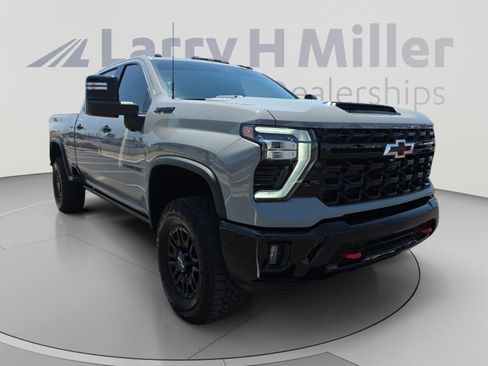 Used 2024 Chevrolet Silverado 2500 ZR2 w/ Technology Package AWD/4WD image 7