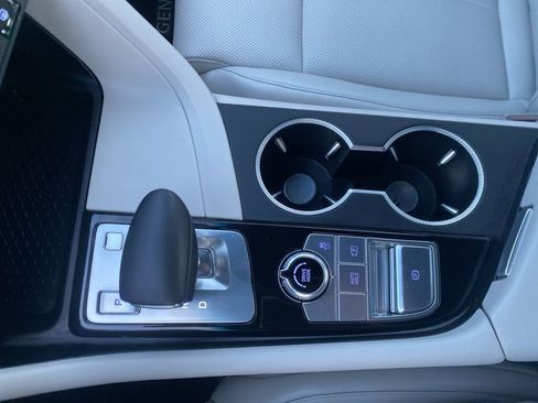 Used 2025 Genesis G70 2.5T image 27