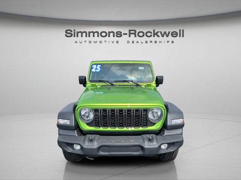 Used 2025 Jeep Wrangler Sport AWD/4WD image 10