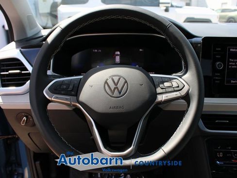 Used 2025 Volkswagen Taos SE AWD/4WD image 11
