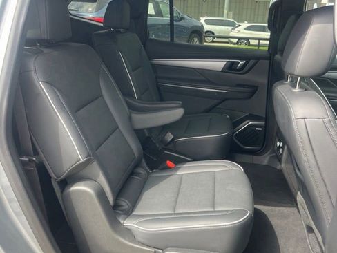 Used 2025 Buick Enclave Preferred FWD image 13
