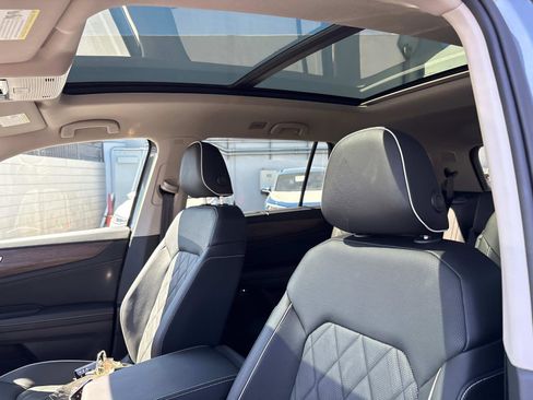 Used 2025 Volkswagen Atlas SEL Premium R-Line image 19