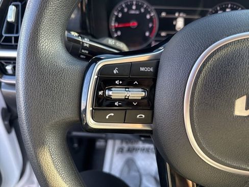 Used 2023 Kia Sorento LX image 23