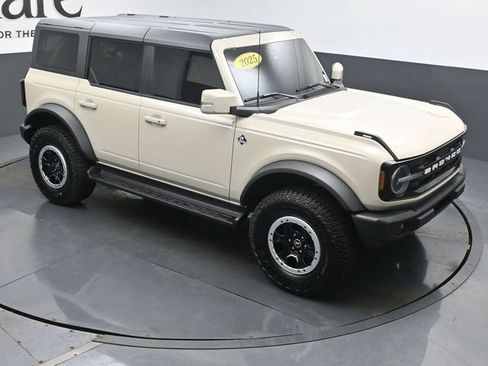 Used 2025 Ford Bronco Outer Banks w/ Sasquatch Package AWD/4WD image 49