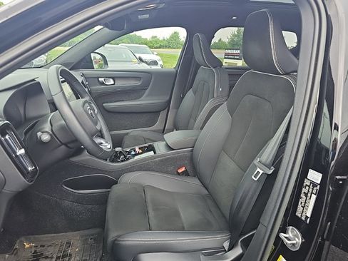 Used 2023 Volvo XC40 Recharge Plus AWD/4WD image 3