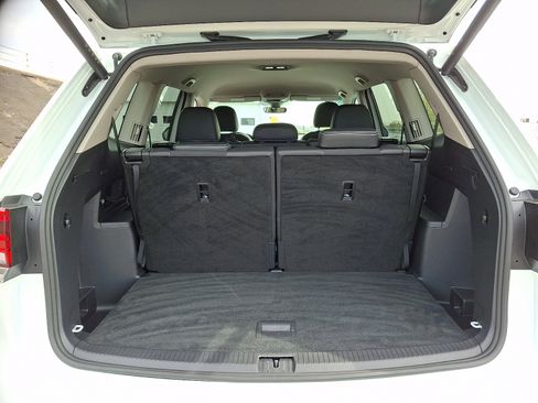 Used 2025 Volkswagen Atlas SE image 28