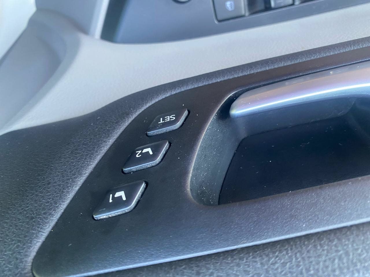 Used 2018 Toyota Highlander Limited AWD/4WD image 18
