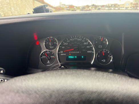 Used 2019 Chevrolet Express 3500 w/ Driver Convenience Package image 15