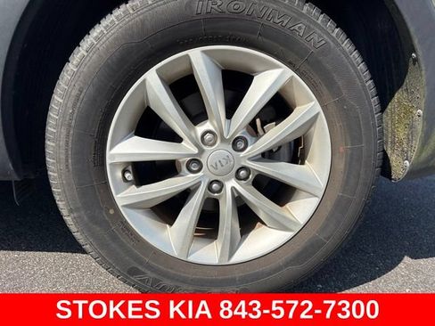 Used 2016 Kia Sorento FWD image 9