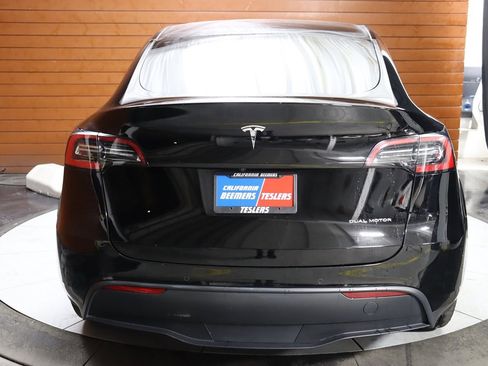 Used 2023 Tesla Model Y Long Range image 11