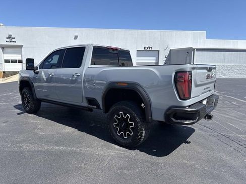 Used 2024 GMC Sierra 2500 AT4X AWD/4WD image 2