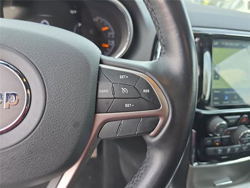 Used 2021 Jeep Grand Cherokee Laredo X image 32