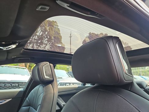 Used 2025 BMW 740i xDrive AWD/4WD image 28