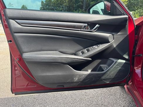 Used 2018 Honda Accord Sport image 17