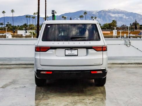 Used 2024 Jeep Wagoneer L Series II w/ Flexible Seating Group image 8