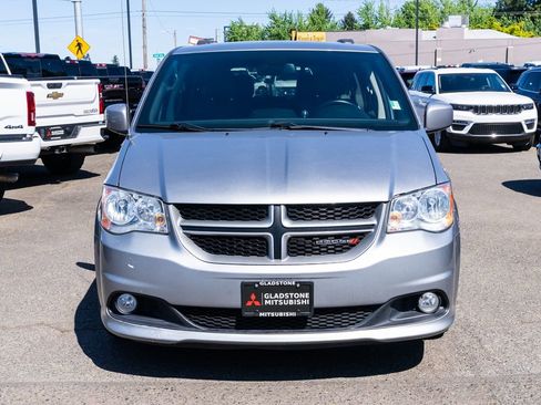 Used 2019 Dodge Grand Caravan SXT FWD image 2